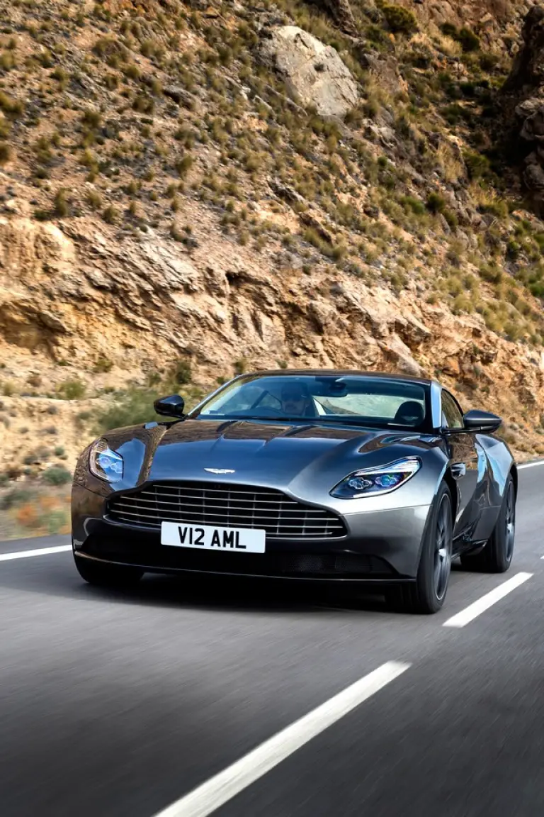 Aston Martin DB11 - 16