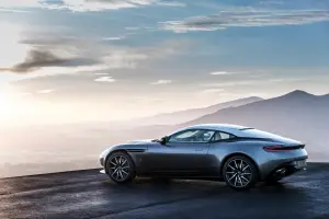 Aston Martin DB11 - 5