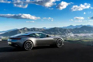 Aston Martin DB11 - 7