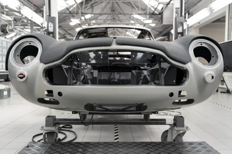 Aston Martin DB5 Goldfinger Continuation - Produzione - 14