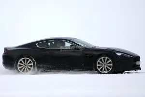 Aston Martin DB9 2013 foto spia marzo 2012