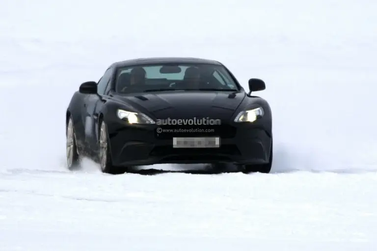 Aston Martin DB9 2013 foto spia marzo 2012 - 5