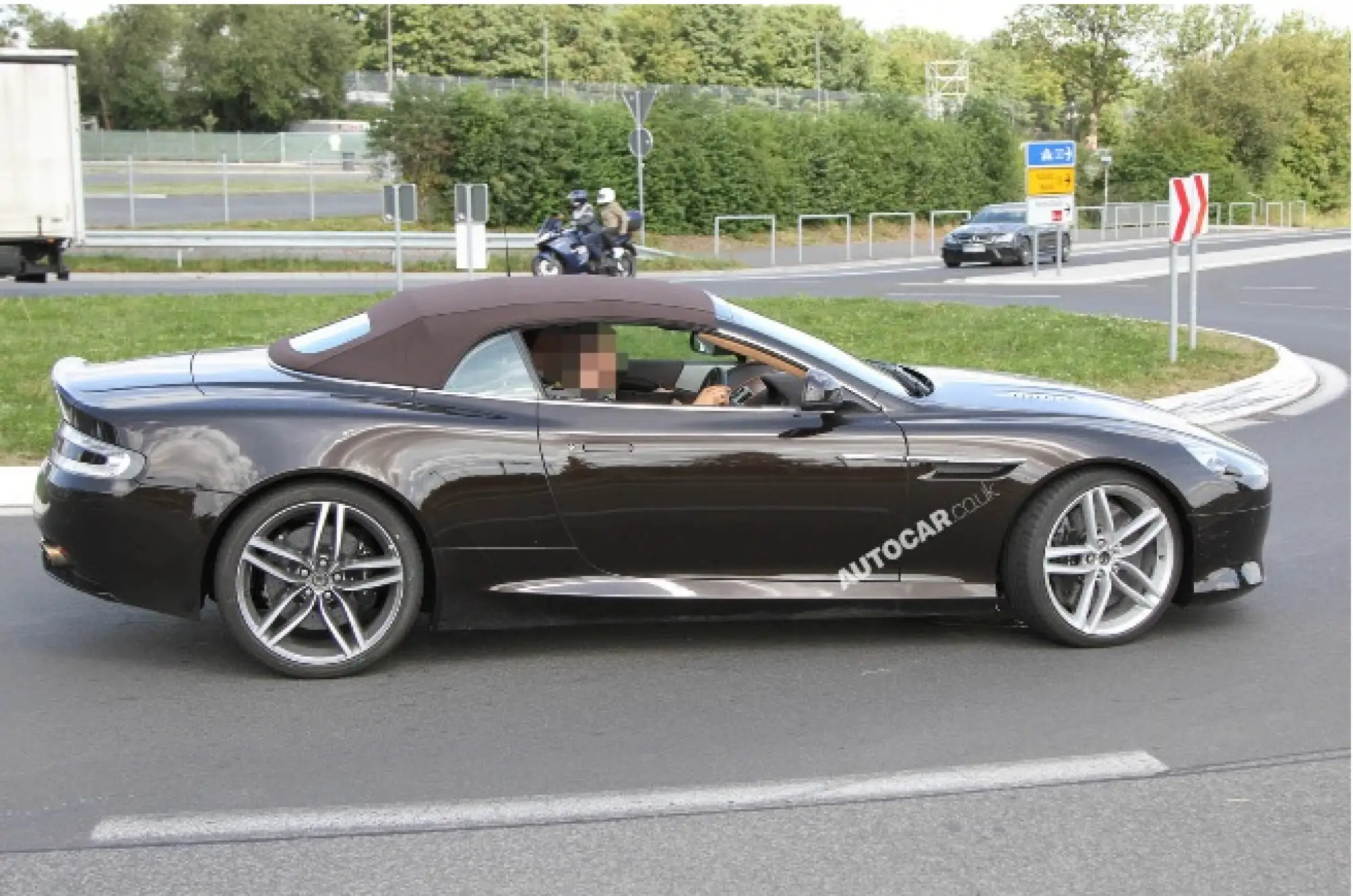 Aston Martin DB9 2013 foto spia - 4