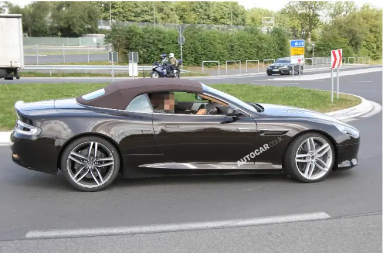 Aston Martin DB9 2013 foto spia - 4