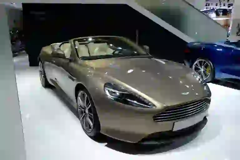 Aston Martin DB9 (Coupè, Volante, LM, GT Bond Edition, DBR9 GT1 e DBRS9 GT3) - 5