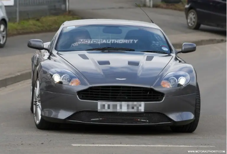 Aston Martin DB9 - Foto spia 18-05-2010 - 1
