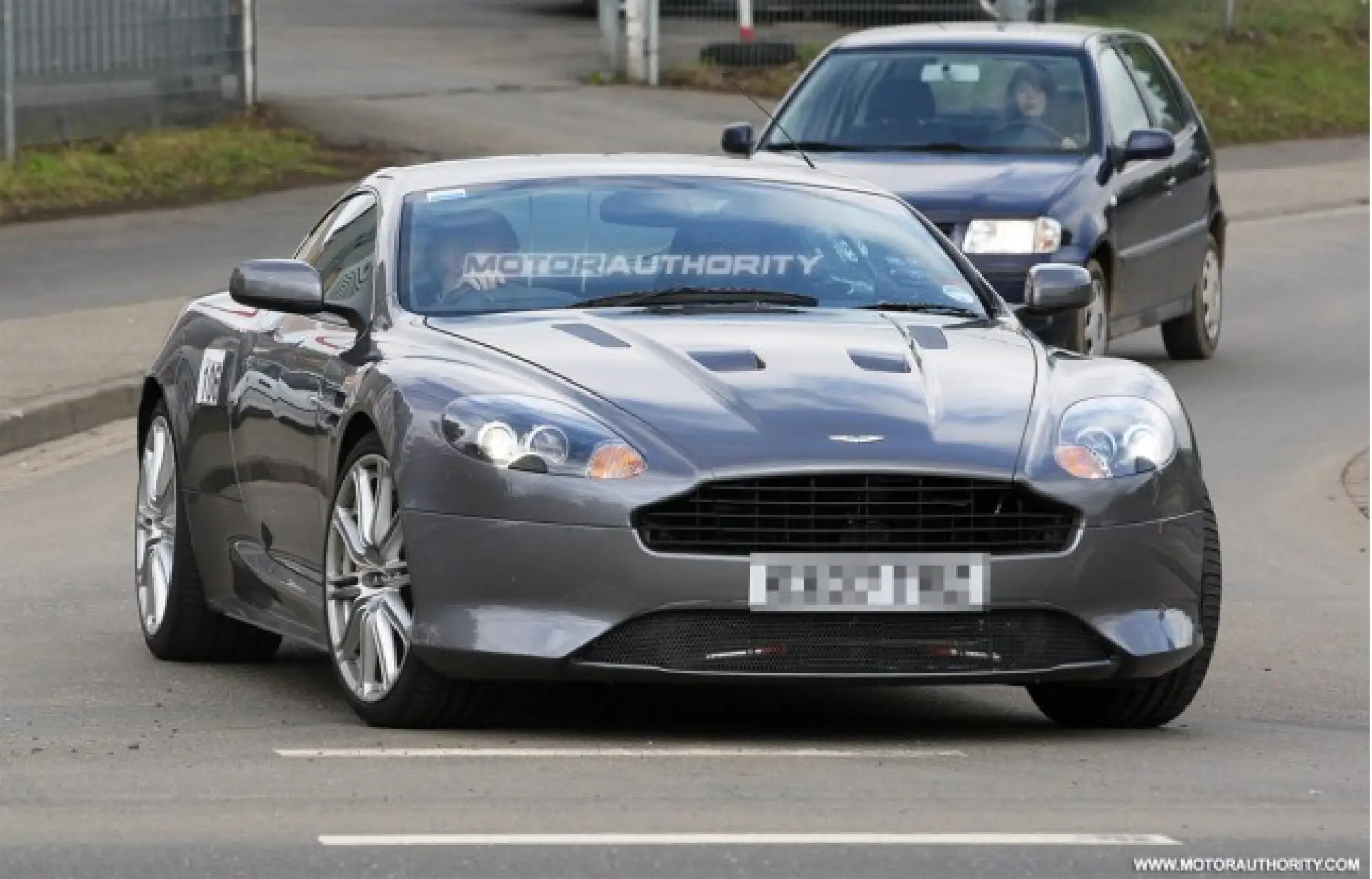 Aston Martin DB9 - Foto spia 18-05-2010 - 2