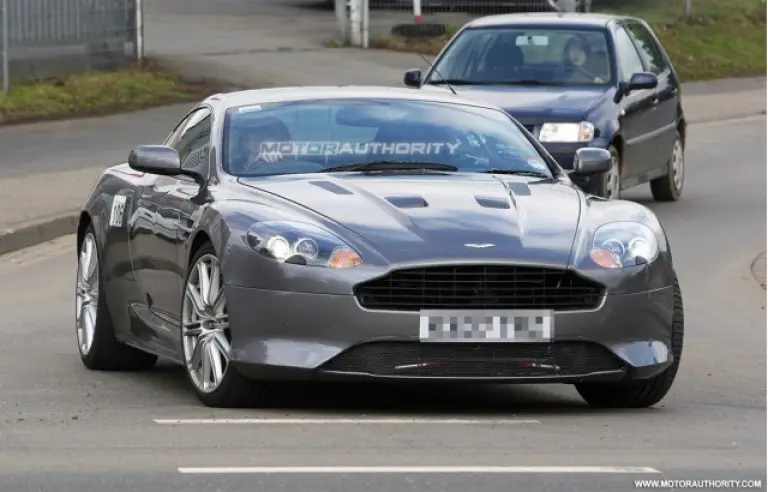 Aston Martin DB9 - Foto spia 18-05-2010 - 2