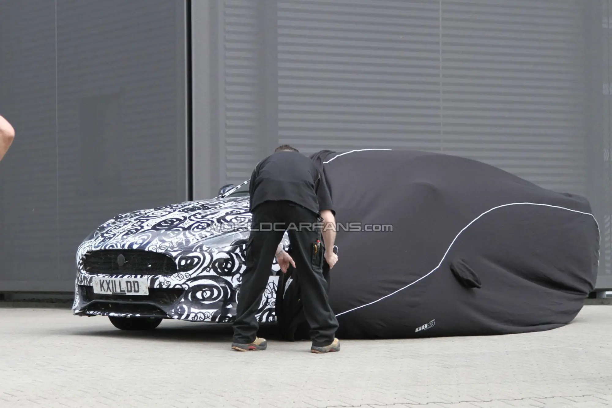 Aston Martin DB9 foto spia luglio 2011 - 2