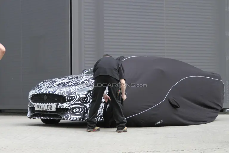 Aston Martin DB9 foto spia luglio 2011 - 2