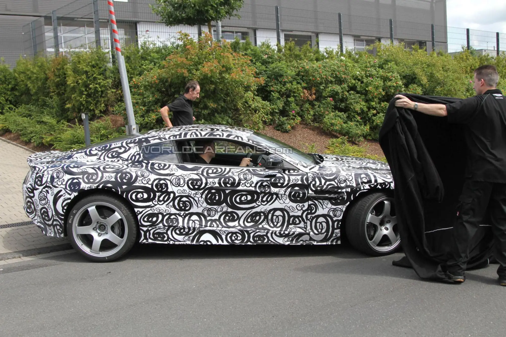Aston Martin DB9 foto spia luglio 2011 - 3