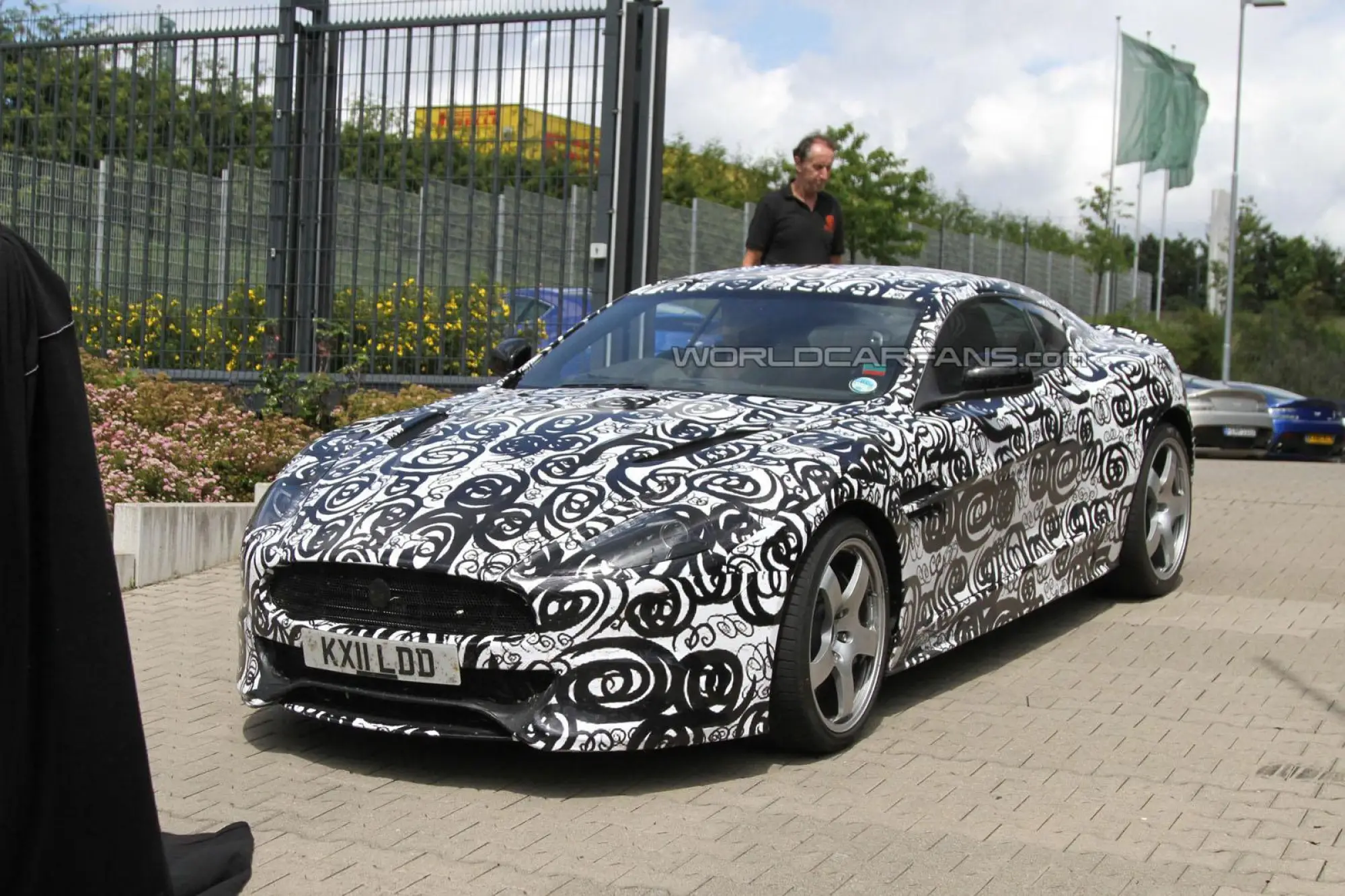 Aston Martin DB9 foto spia luglio 2011 - 7