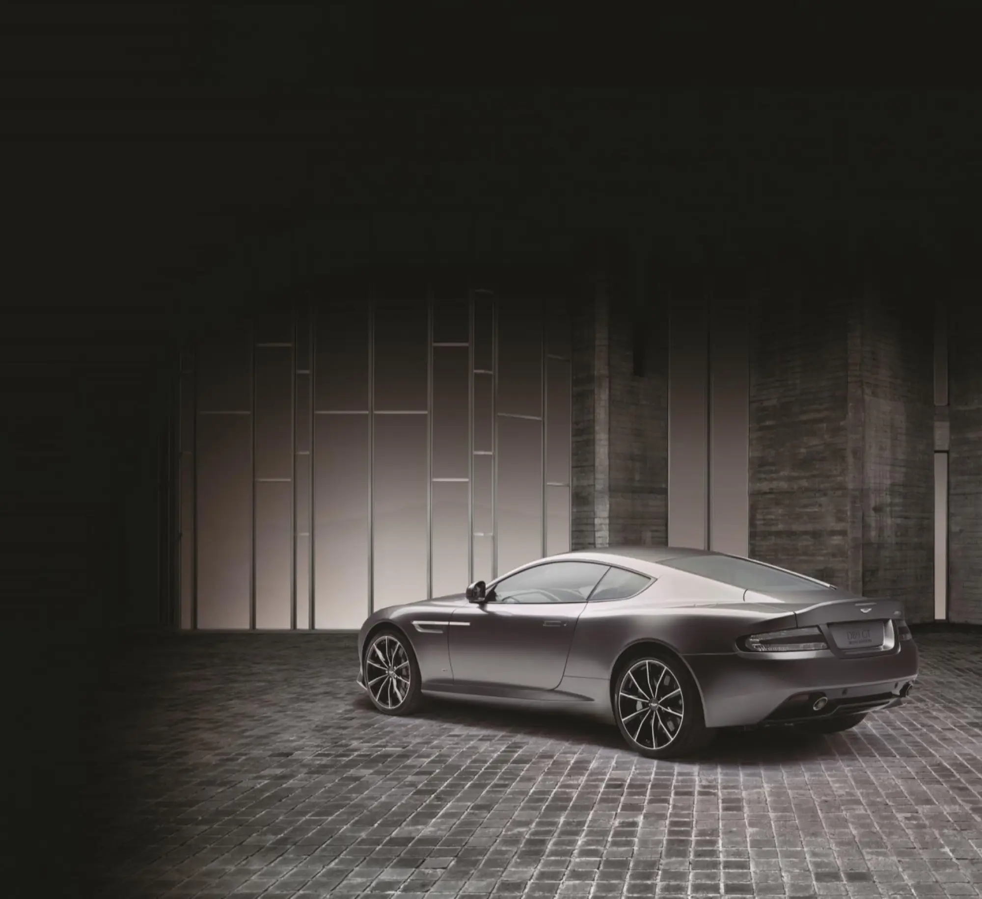 Aston Martin DB9 GT Bond Edition e accessori - 1