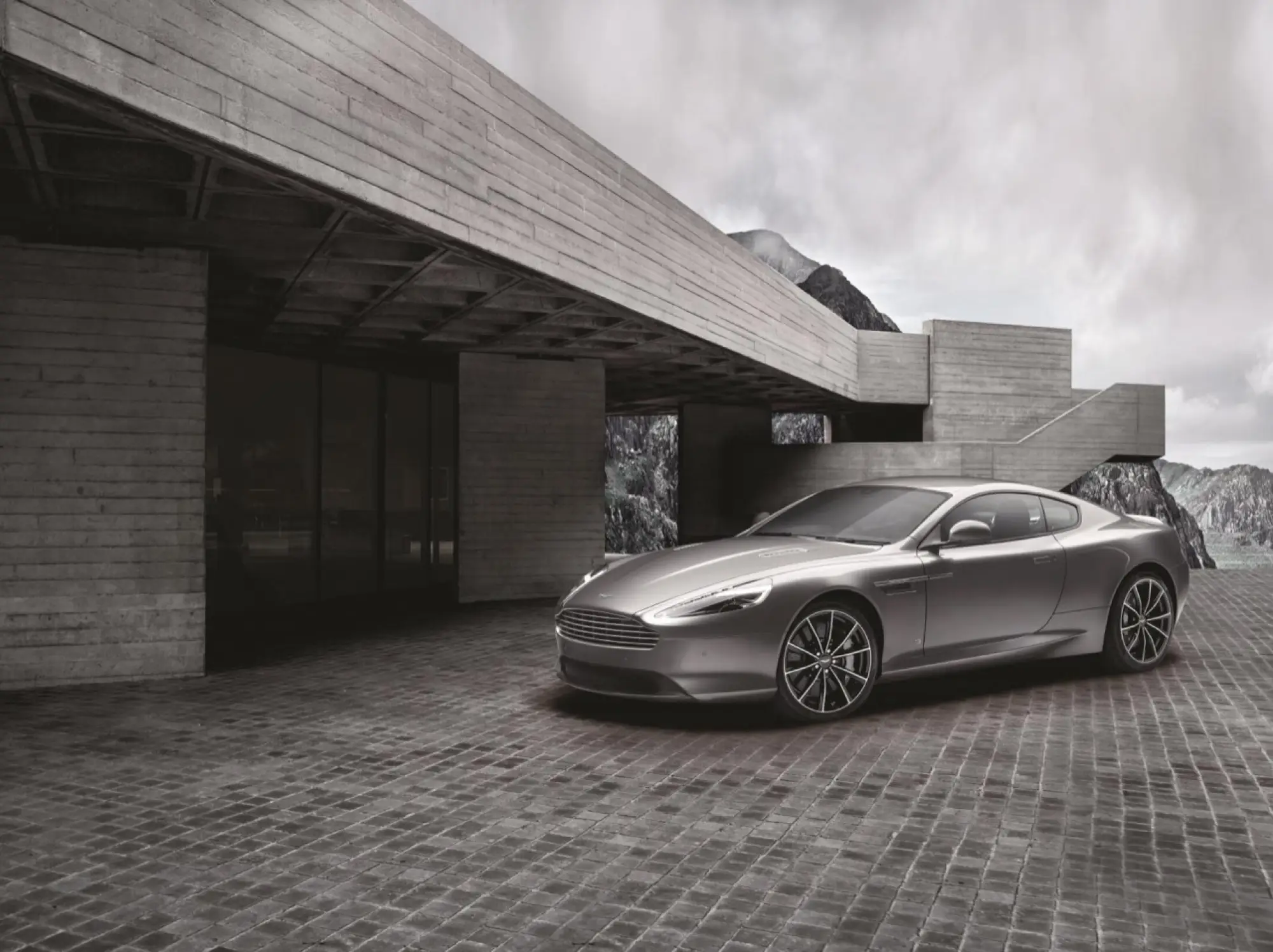 Aston Martin DB9 GT Bond Edition e accessori - 4