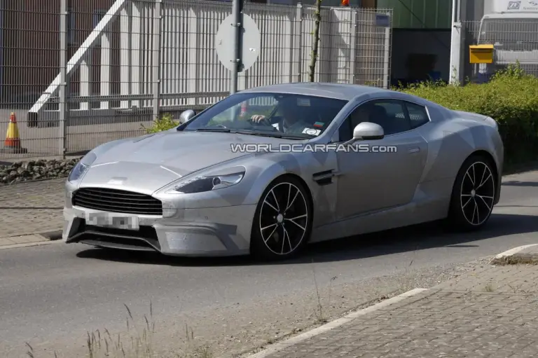 Aston Martin DB9/DBS 2013 foto spia - 2