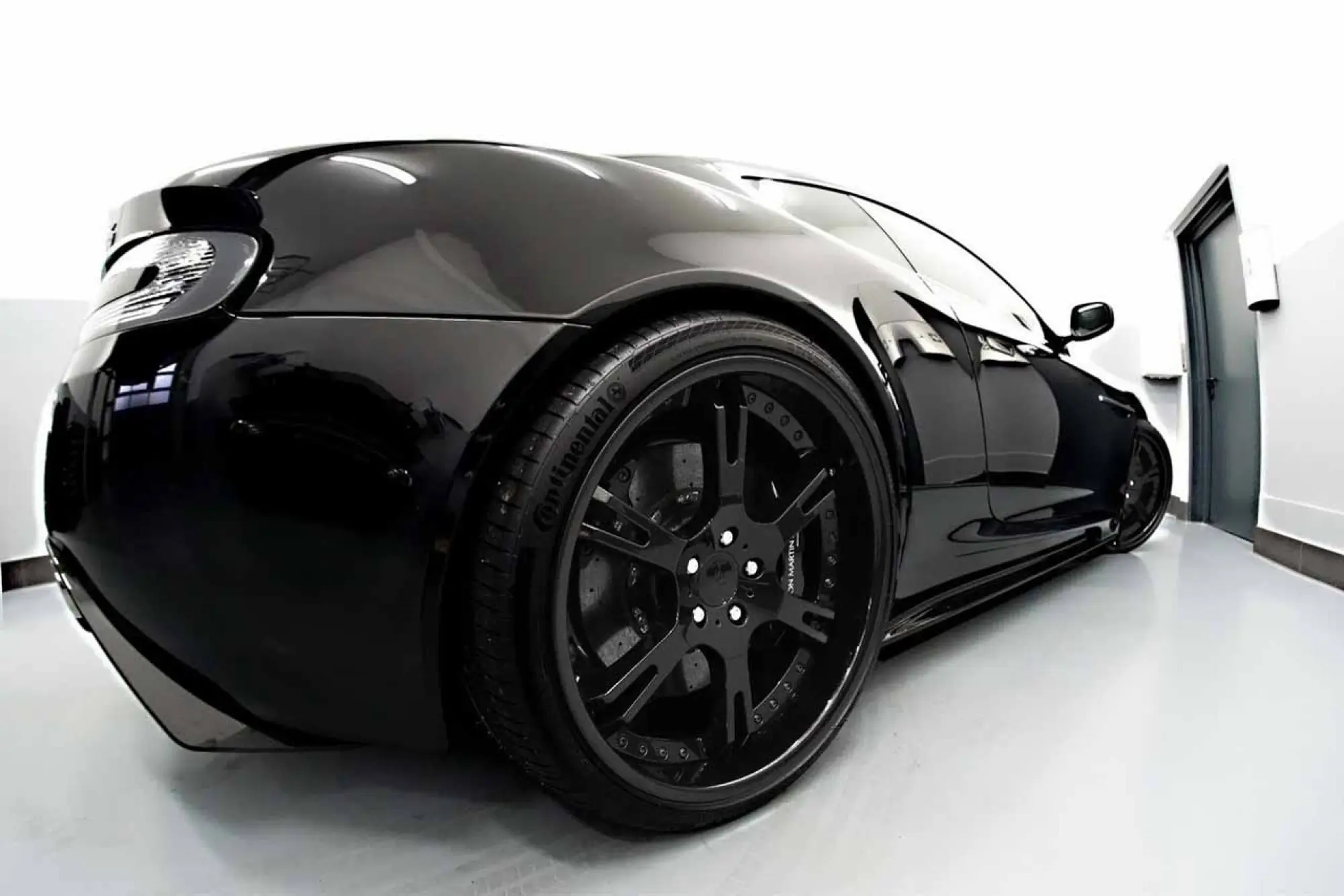 Aston Martin DBS Carbon Edition by Wheelsandmore, foto - 4