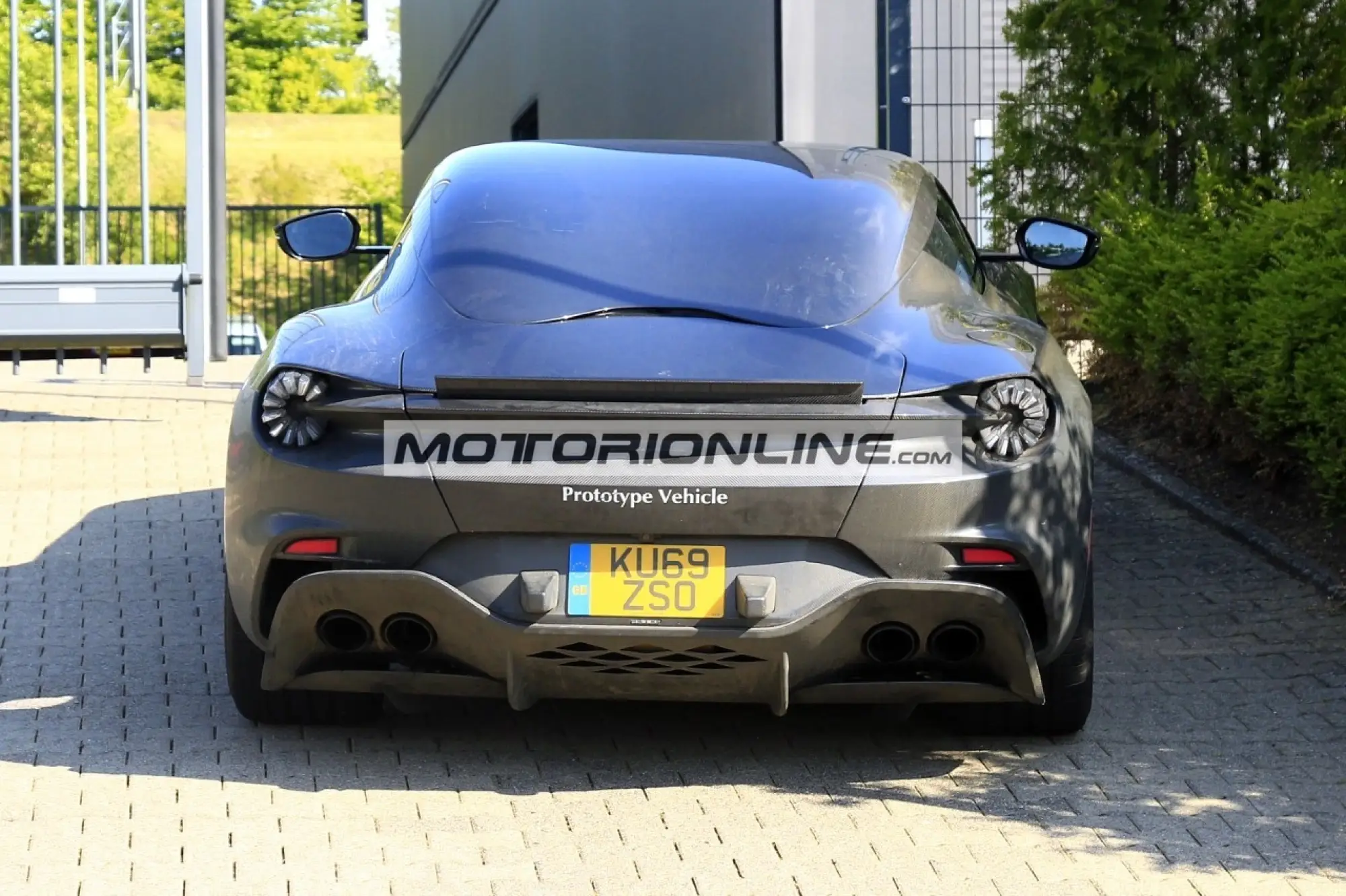 Aston Martin DBS GT Zagato - Foto spia 14-5-2020 - 12