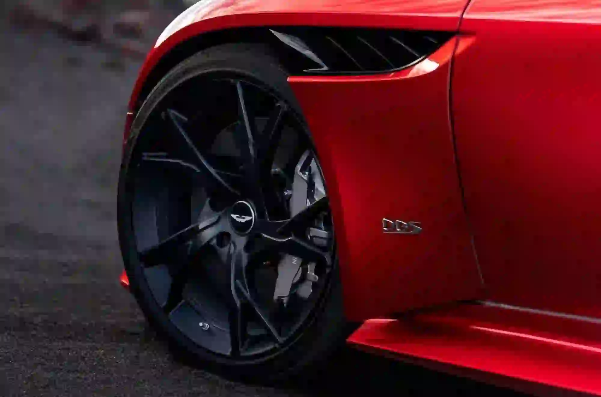 Aston Martin DBS Superleggera foto leaked 26 giugno 2018 - 15