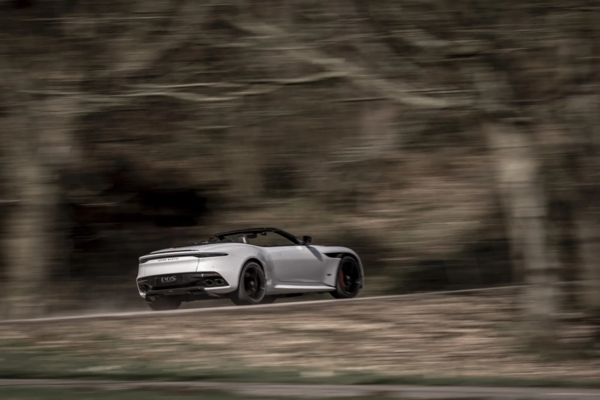 Aston Martin DBS Superleggera Volante 2020 - foto - 5