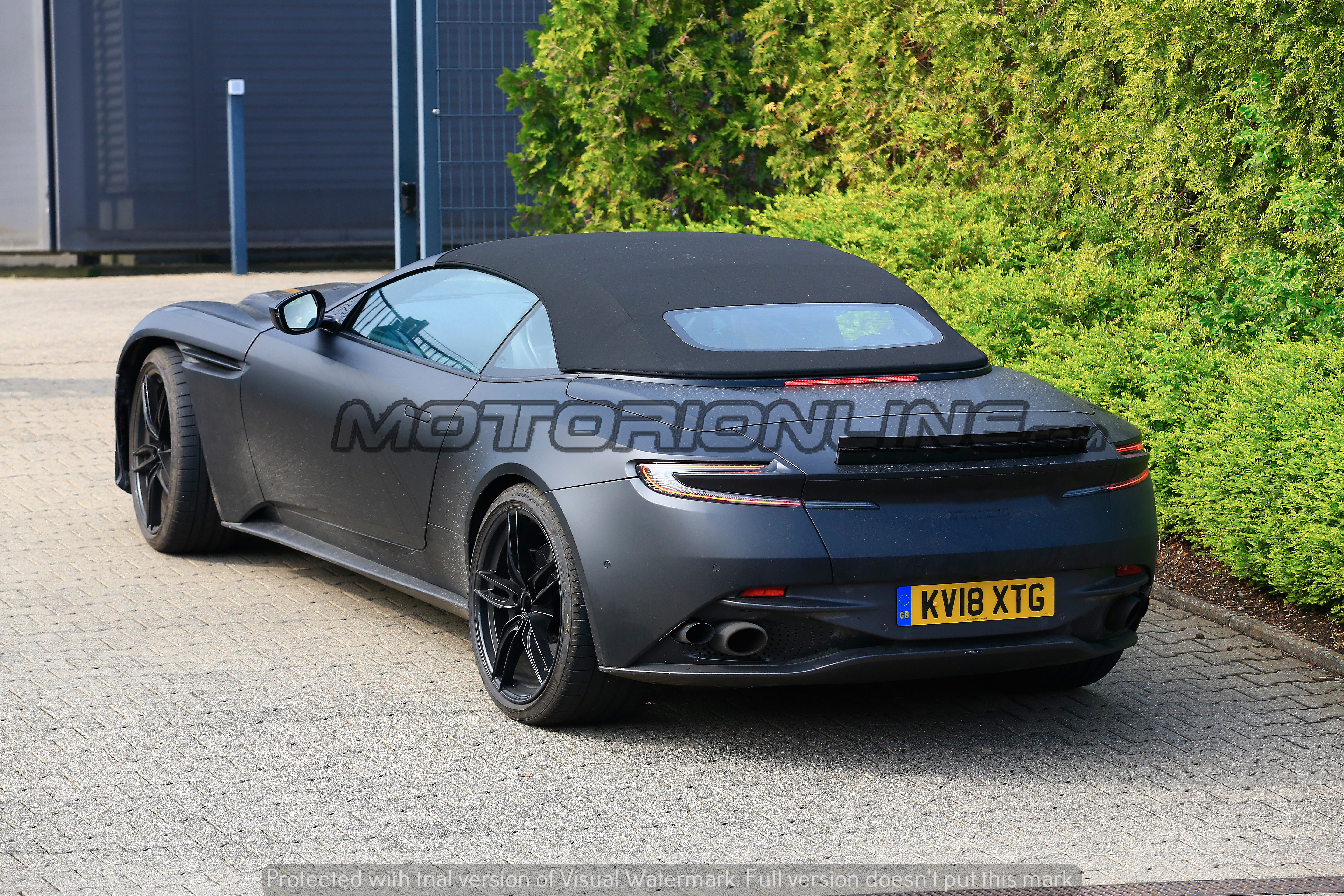 Aston Martin DBS Superleggera Volante - Foto spia 16-05-2018