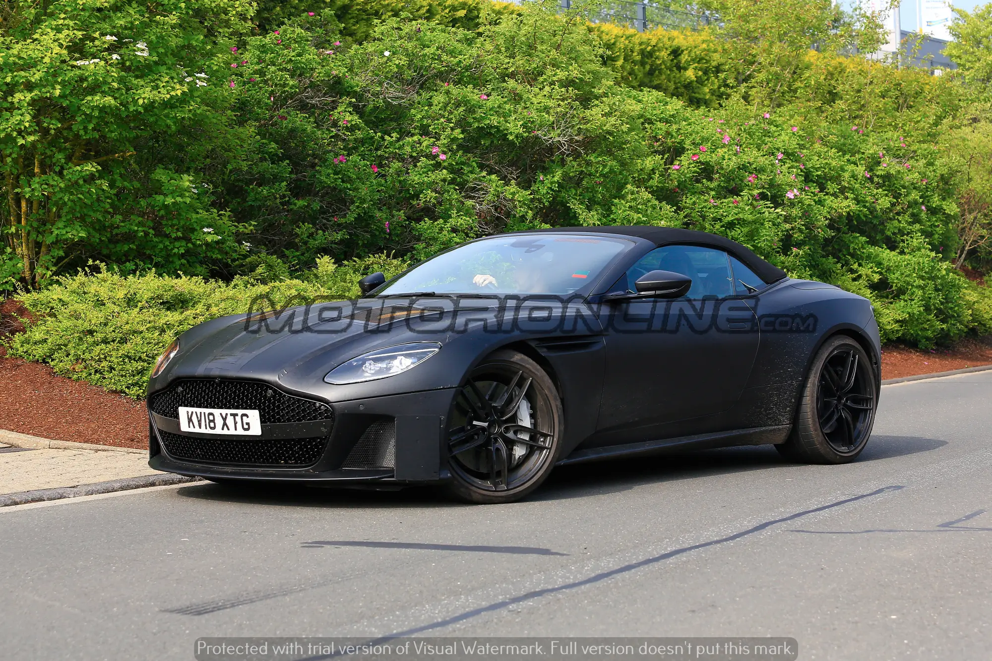 Aston Martin DBS Superleggera Volante - Foto spia 16-05-2018 - 11