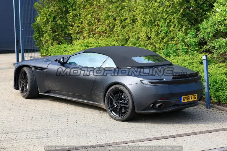 Aston Martin DBS Superleggera Volante - Foto spia 16-05-2018 - 13