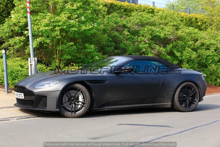 Aston Martin DBS Superleggera Volante - Foto spia 16-05-2018 - 15