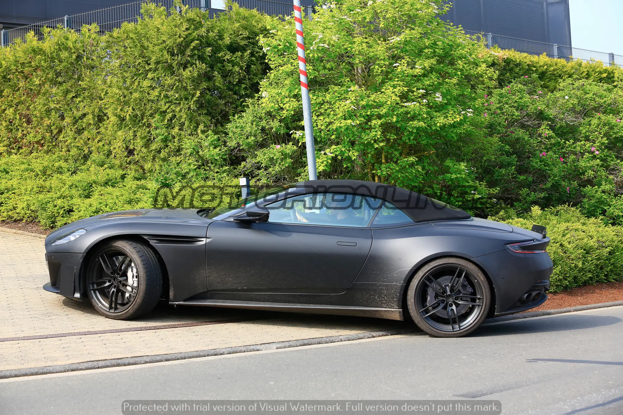 Aston Martin DBS Superleggera Volante - Foto spia 16-05-2018 - 16