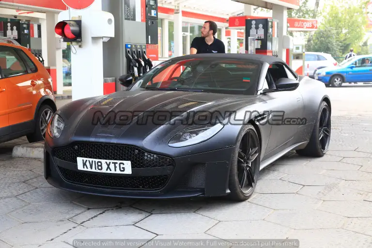 Aston Martin DBS Superleggera Volante - Foto spia 16-05-2018 - 17