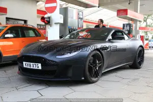 Aston Martin DBS Superleggera Volante - Foto spia 16-05-2018