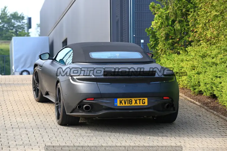 Aston Martin DBS Superleggera Volante - Foto spia 16-05-2018 - 19