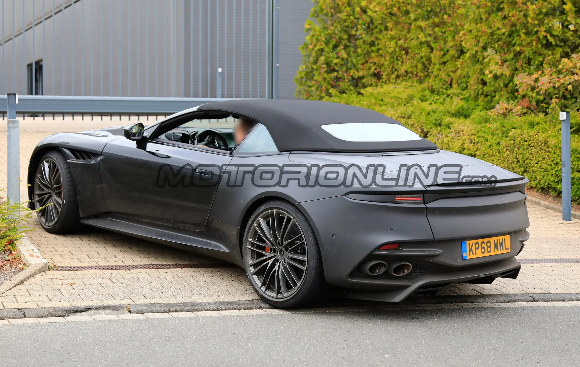 Aston Martin DBS Superleggera Volante - Foto spia 26-10-2018 - 8