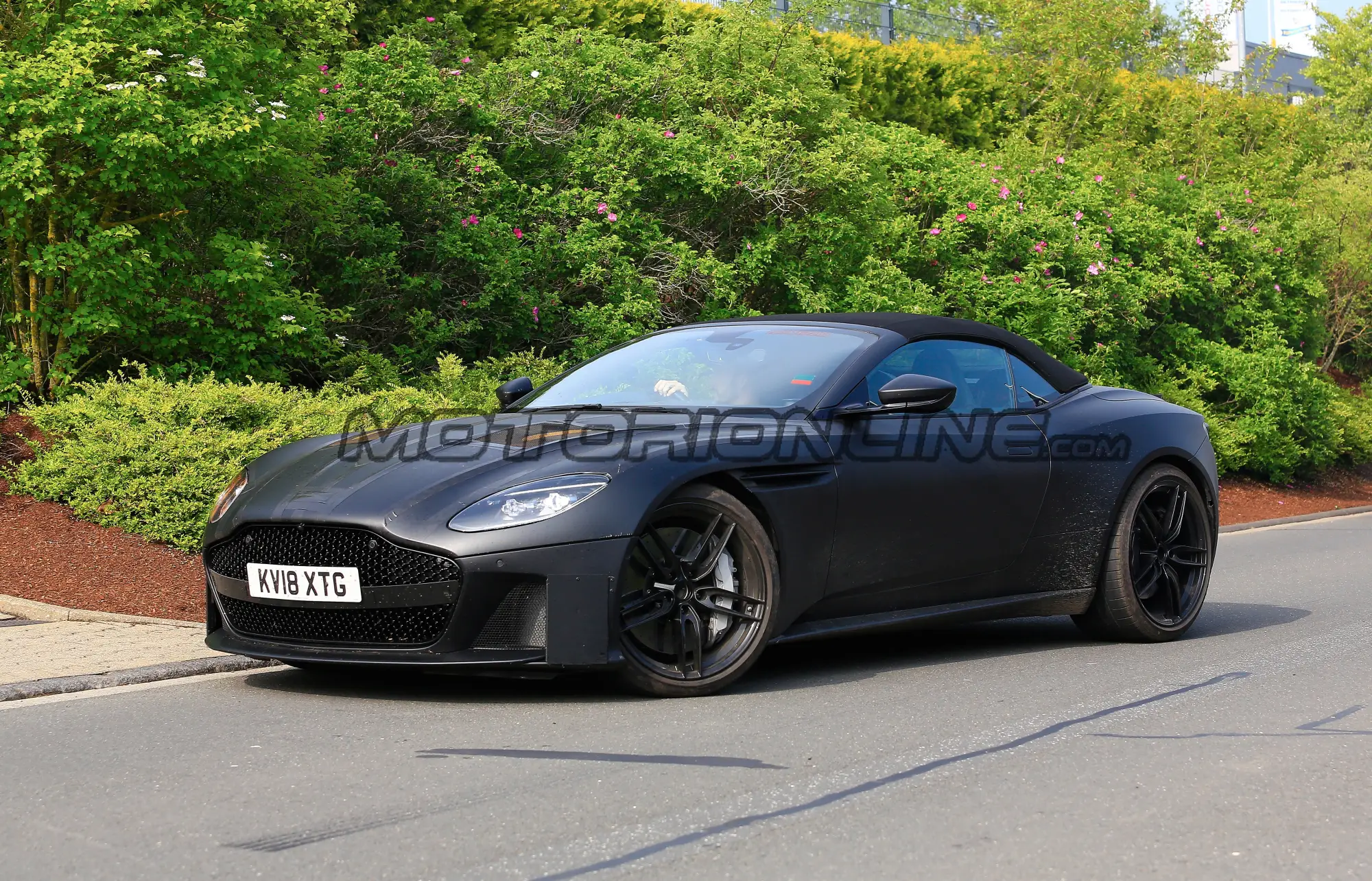 Aston Martin DBS Superleggera Volante - Foto spia prototipo 16-05-2018 - 11