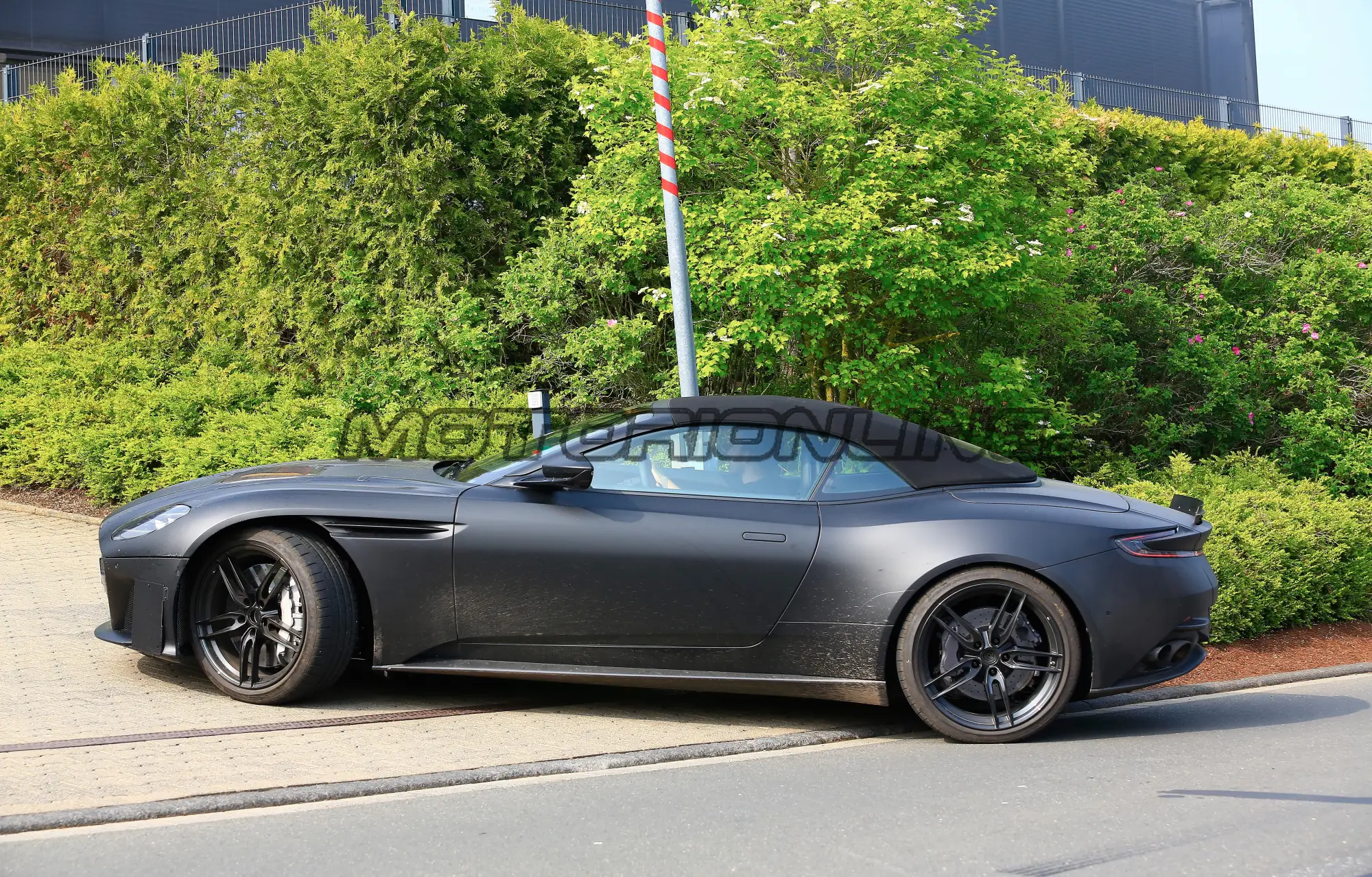 Aston Martin DBS Superleggera Volante - Foto spia prototipo 16-05-2018 - 16