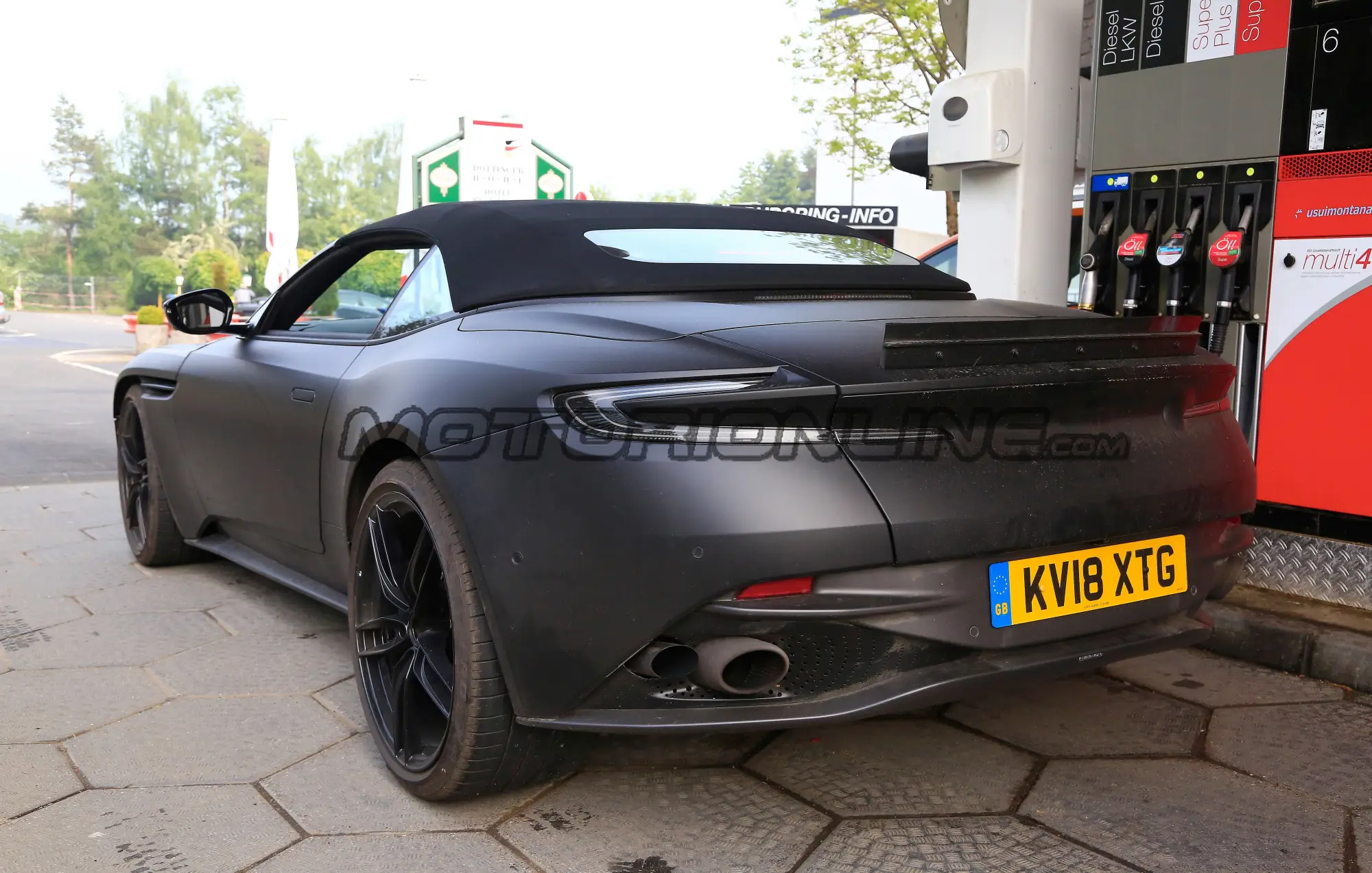 Aston Martin DBS Superleggera Volante - Foto spia prototipo 16-05-2018 - 23