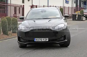 Aston Martin DBX 2022 - Foto Spia 15-09-2021 - 2