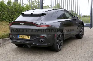 Aston Martin DBX 2022 - Foto Spia 15-09-2021 - 5