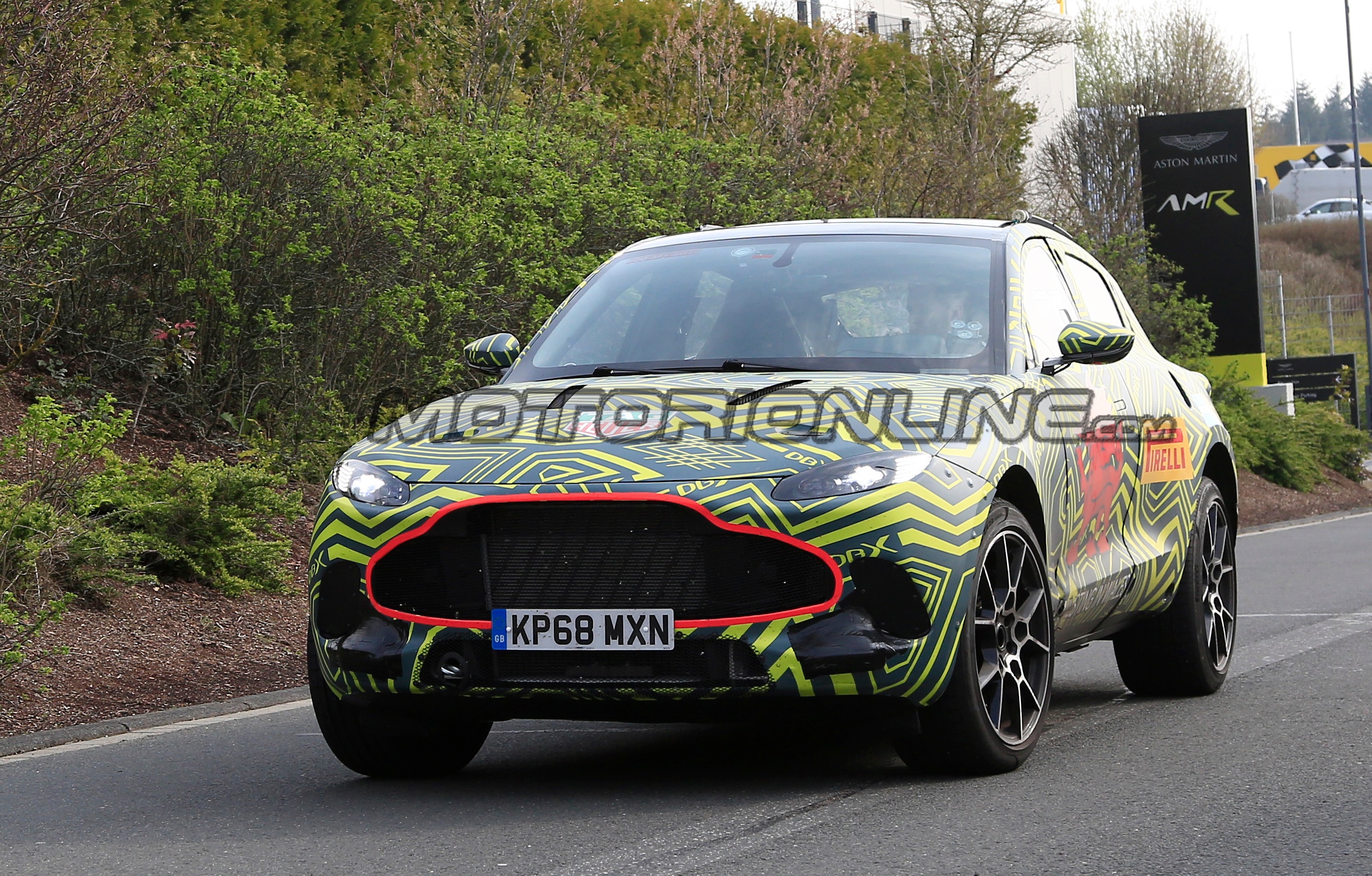 Aston Martin DBX - Foto spia 12-04-2019