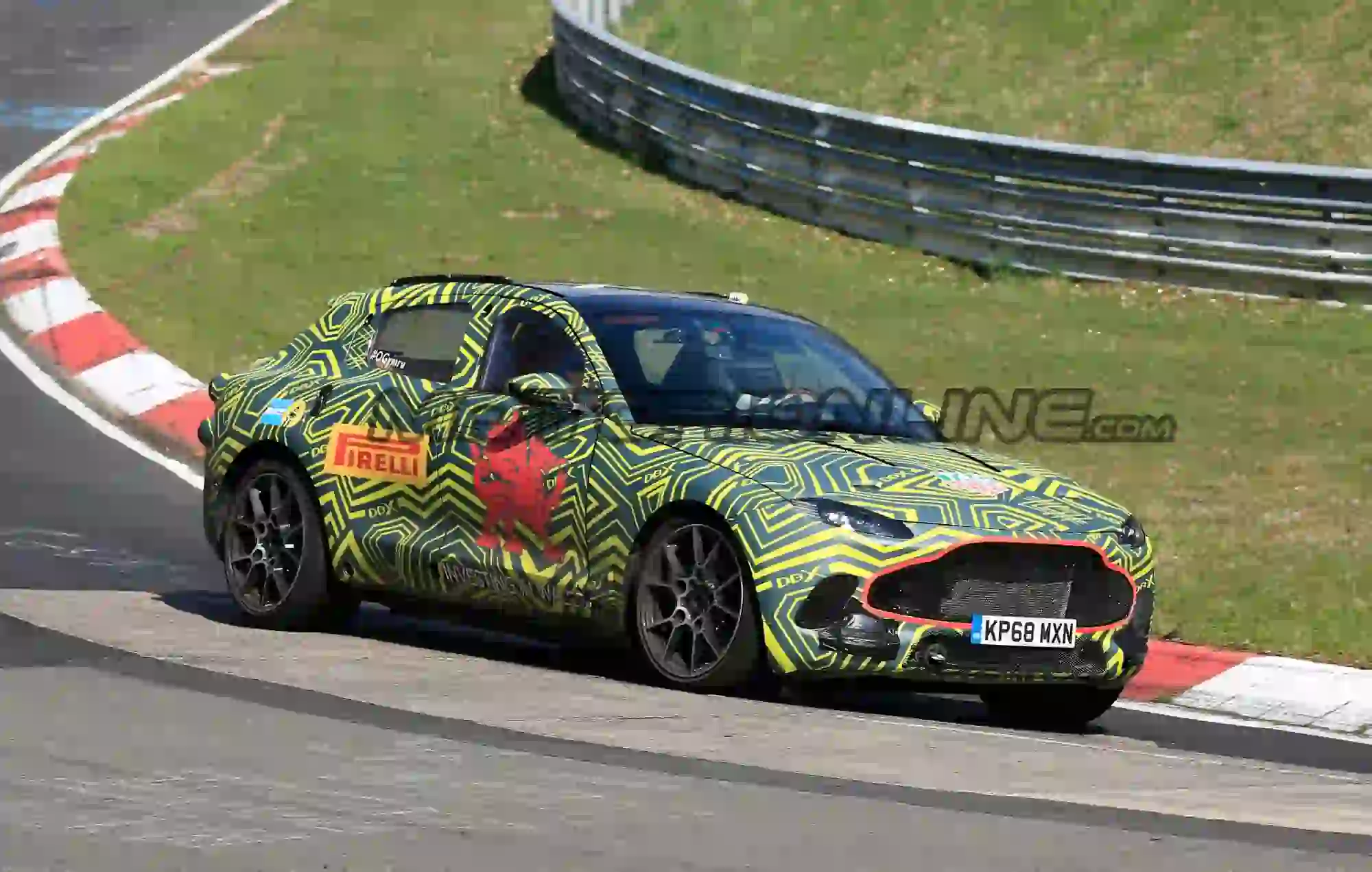 Aston Martin DBX - Foto spia 12-04-2019 - 10