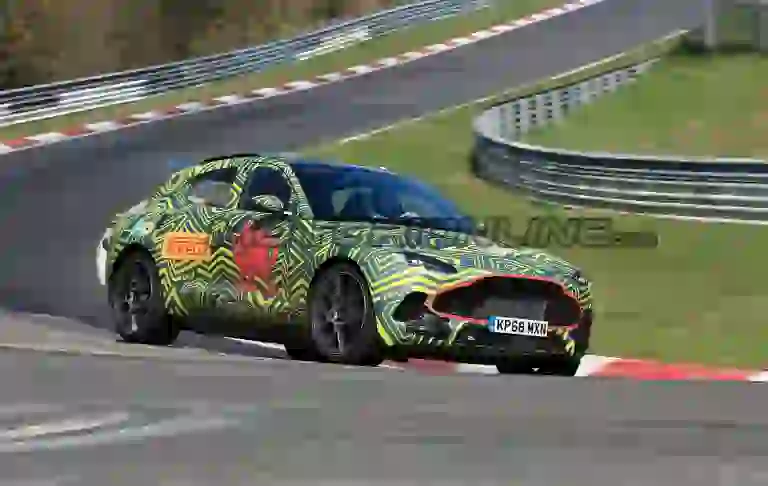 Aston Martin DBX - Foto spia 12-04-2019 - 18