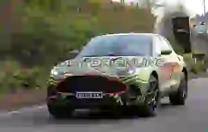 Aston Martin DBX - Foto spia 12-04-2019 - 1