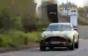 Aston Martin DBX - Foto spia 12-04-2019 - 4