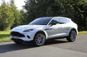 Aston Martin DBX Hybrid - Foto Spia 28-08-2021 - 5