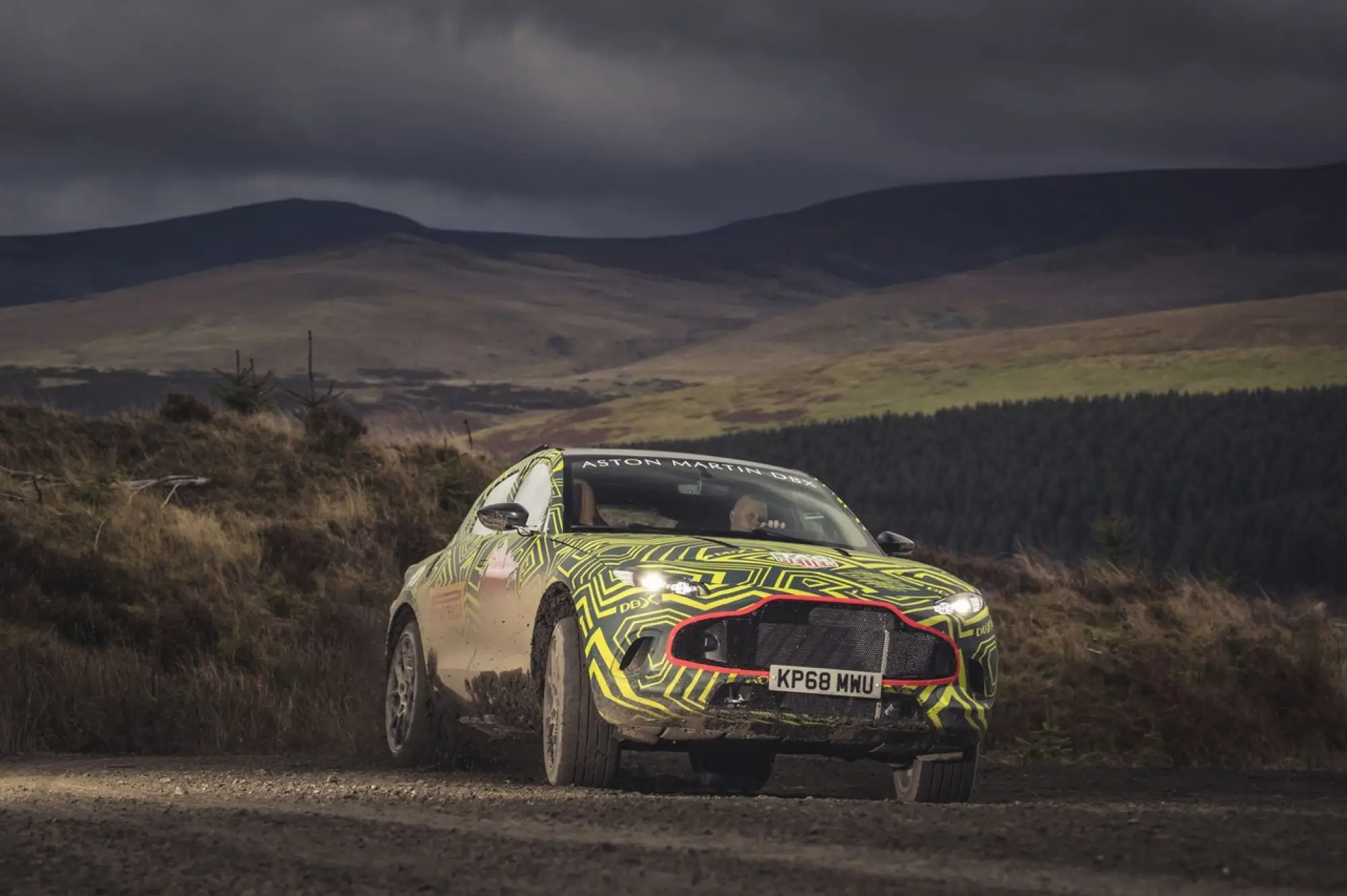 Aston Martin DBX inizio test sviluppo - 12