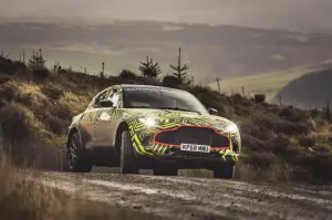 Aston Martin DBX inizio test sviluppo