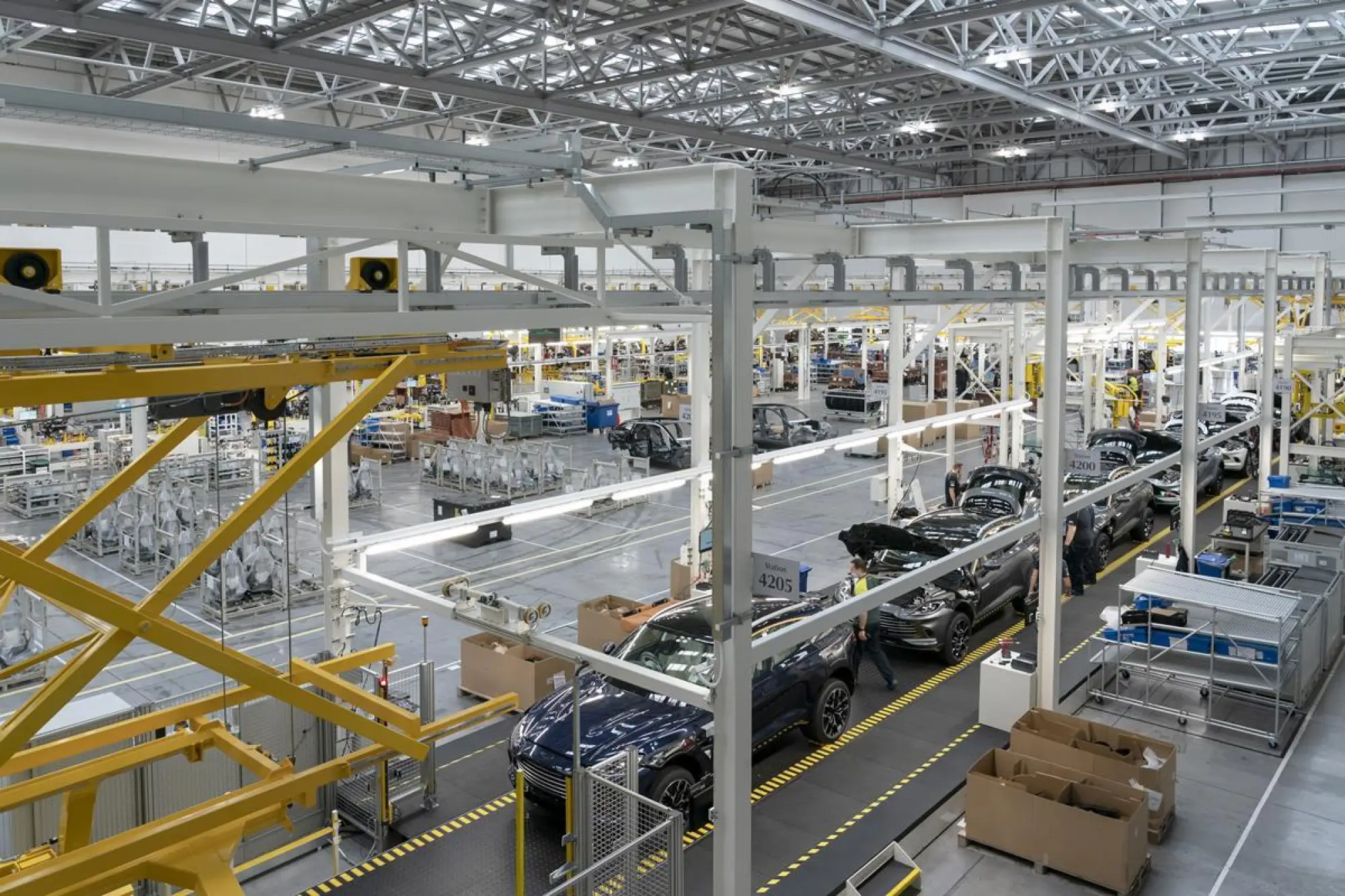 Aston Martin DBX - Produzione - 13
