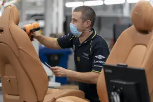 Aston Martin DBX - Produzione