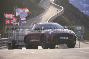 Aston Martin DBX S - Foto Spia 29-09-2021