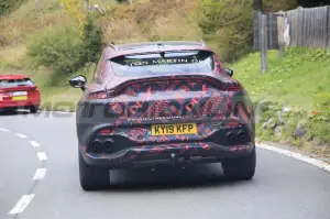 Aston Martin DBX S - Foto Spia 29-09-2021