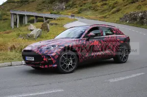 Aston Martin DBX S - Foto Spia 29-09-2021 - 18